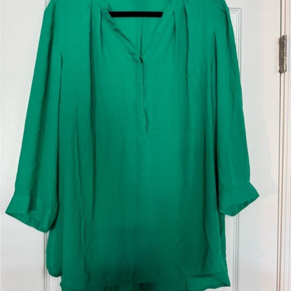 Emerald Green Women's Top - Picture 2 of 3